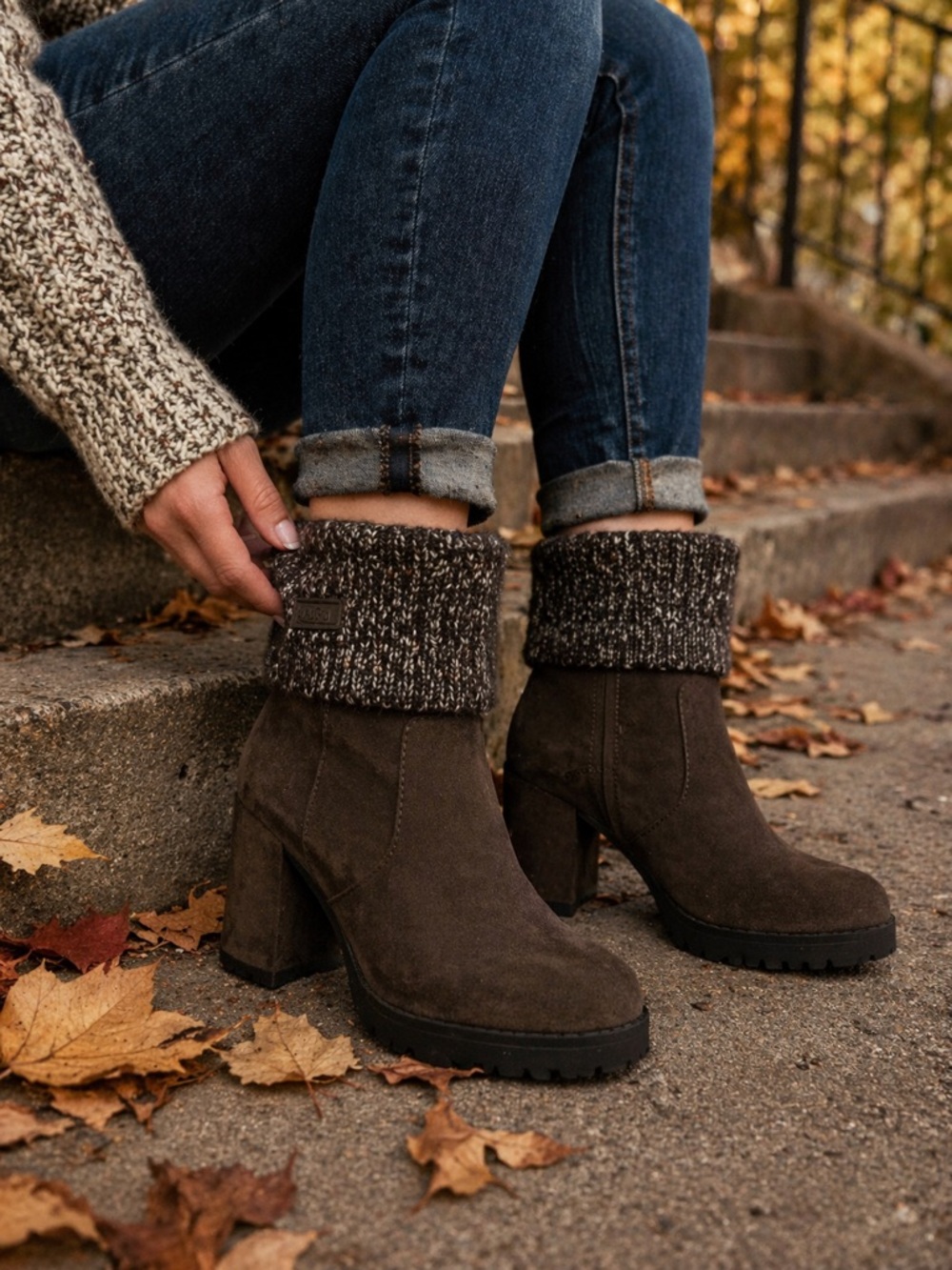 Circus by Sam Edelman Brown Knit Cuff Lug Sole Heeled Booties Size 8